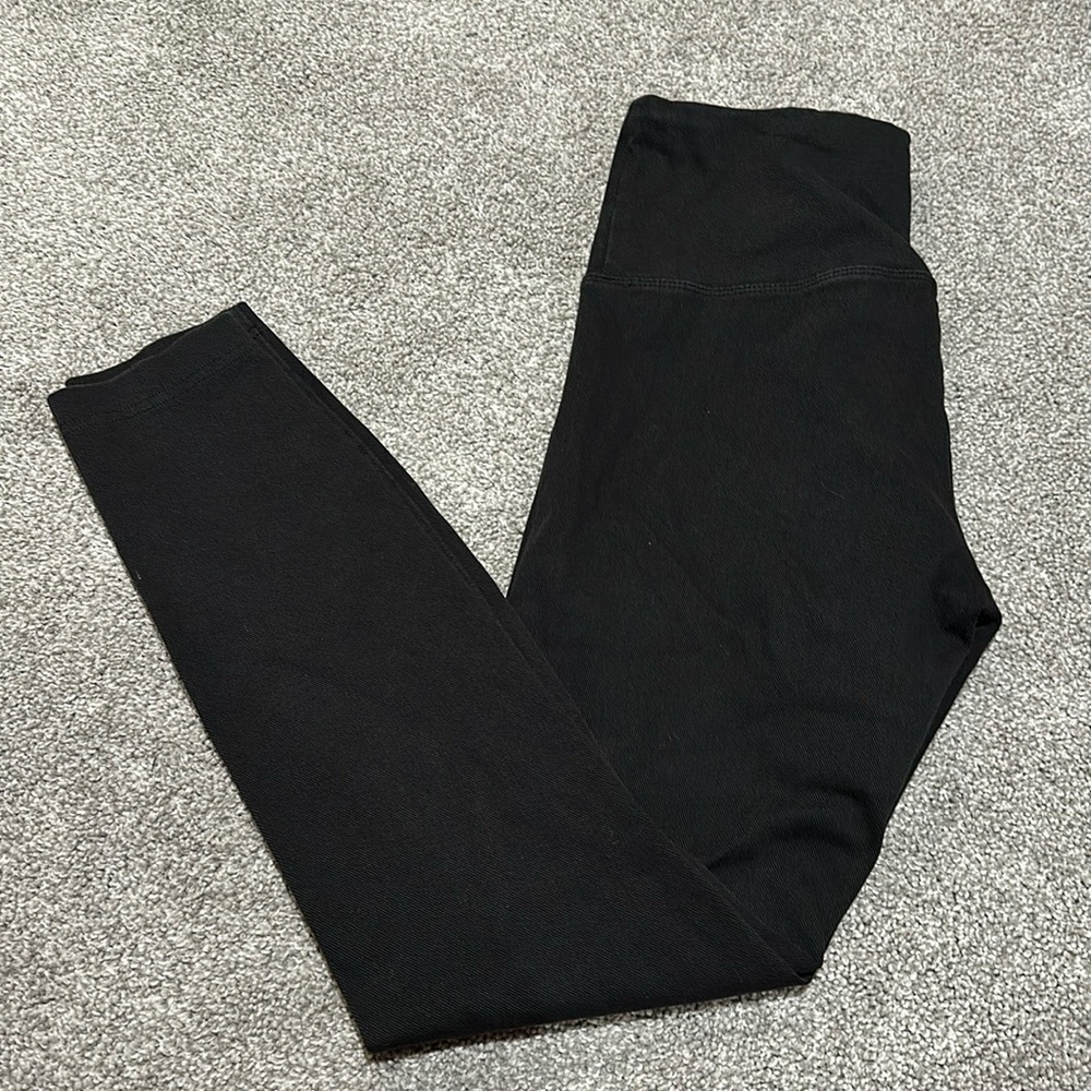Lysse black lightly textured skinny leggings size small